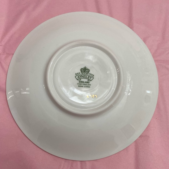 VTG AYNSLEY FINE BONE CHINA RED, WHITE AND GOLD FOOTED TEACUP AND SAUCER - Picture 9 of 11